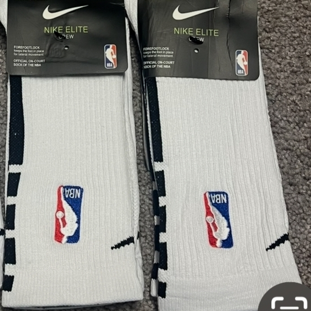 Nike Elite NBA White and Black Men's Crew Socks Large 8-12